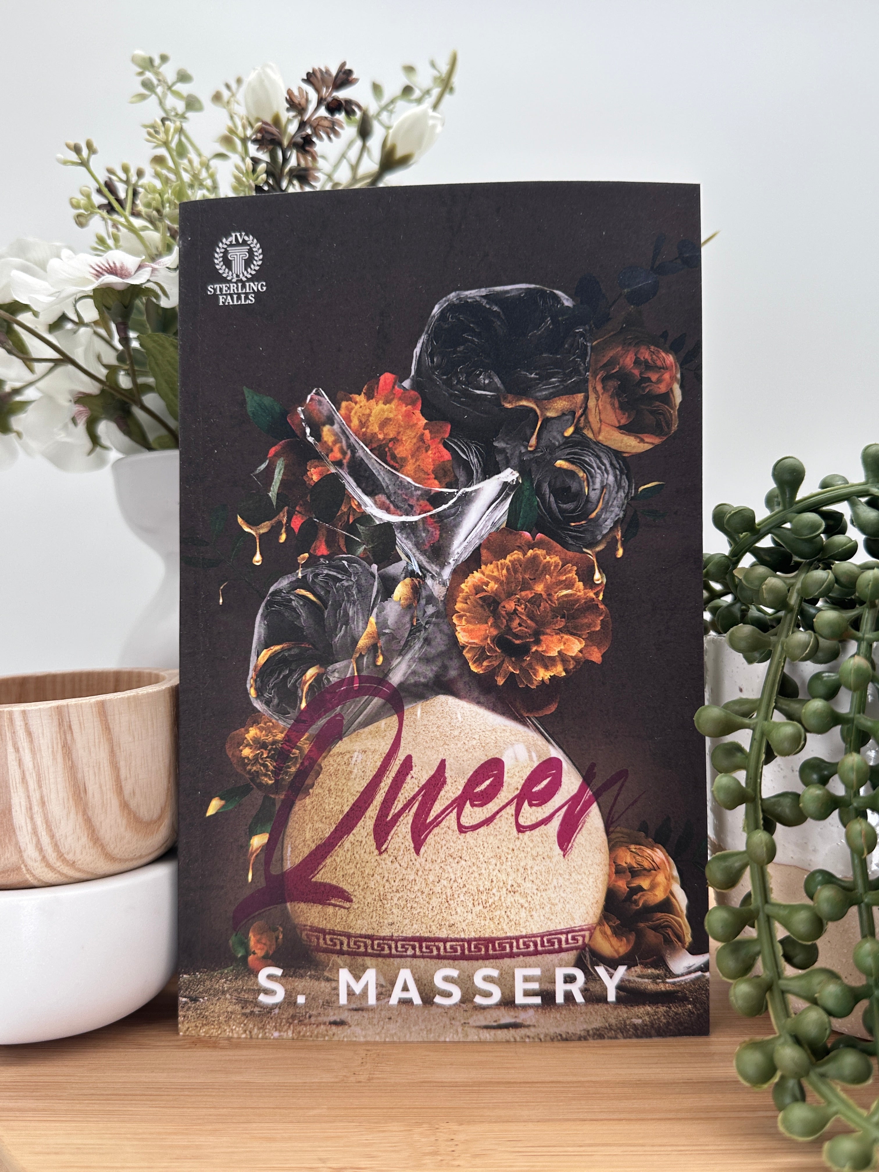 Queen - Foil Cover Paperback